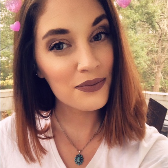 Meet your Posher, Lauren - Picture 4 of 8